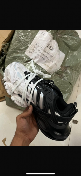 Adida.s XLG Runner Deluxe in White Black