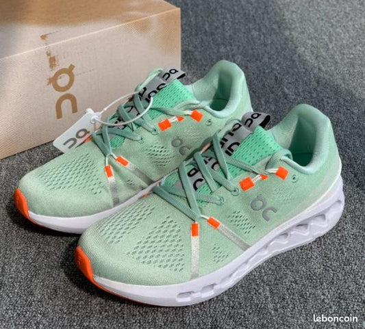 On running Cloudsurfer GREEN SALE