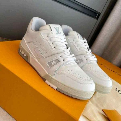 Louiis vuitton trainer sneaker white signature