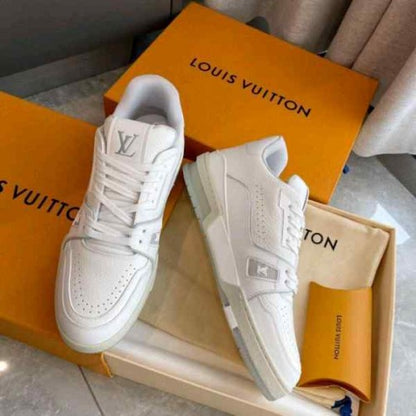 Louiis vuitton trainer sneaker white signature