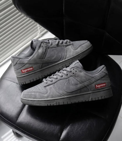 NIK.E SB DUNK LOW GREY X SUPREME