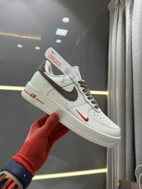 NIK_E AIRFORCE 1 MINI RED SWOOSH COFFEE MILK FIX