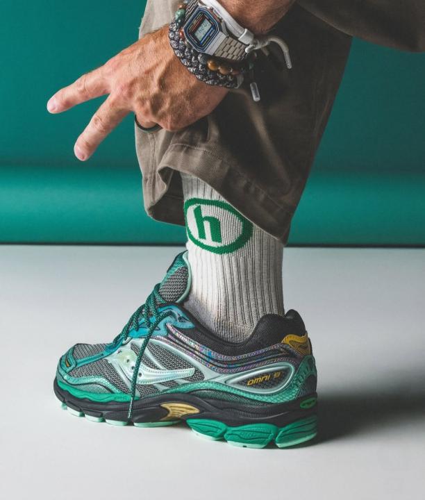 SAUCONY PROGRID OMNI 9 GLOWACONSTRICTOR