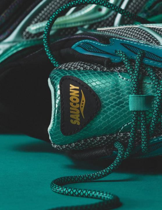 SAUCONY PROGRID OMNI 9 GLOWACONSTRICTOR