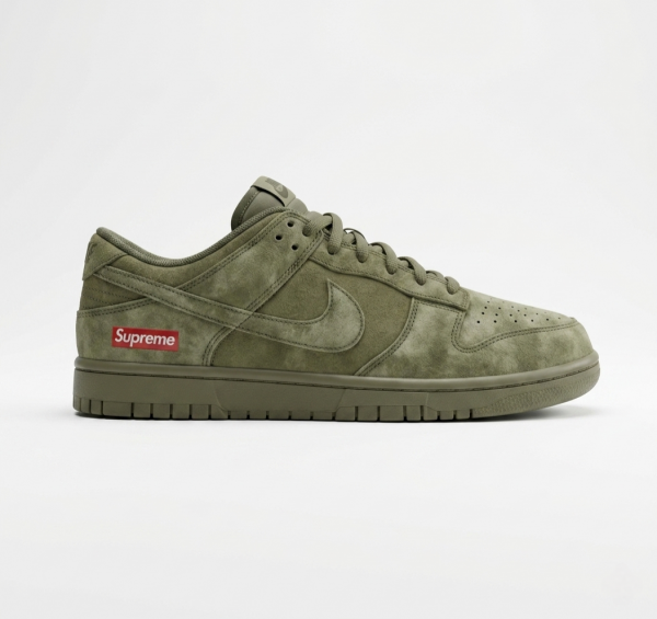 NIKKE SB DUNK LOW OLIVE X SUPREME
