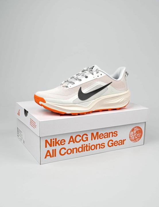 Nik.e ACG Pegasus Trail Running White orange