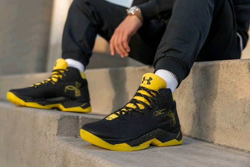 Underr Armour Curry 2.5 Taxi