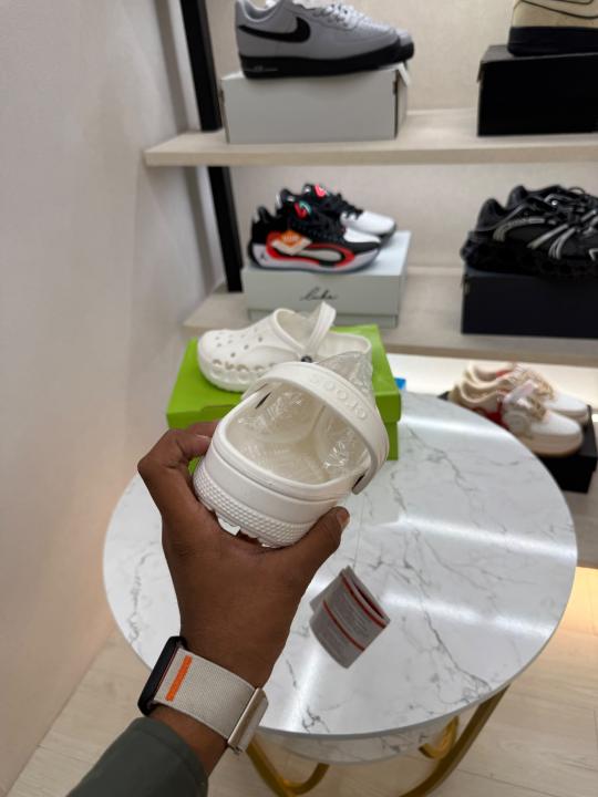Croccs baya clog white