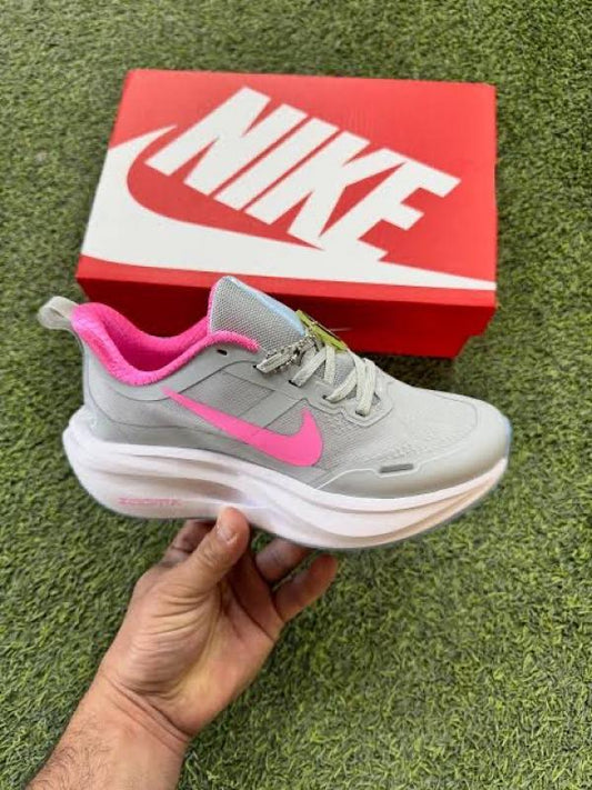 Nik.e Zoom X Running Grey Pink smiley