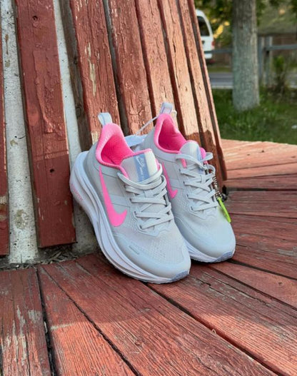 Nik.e Zoom X Running Grey Pink smiley