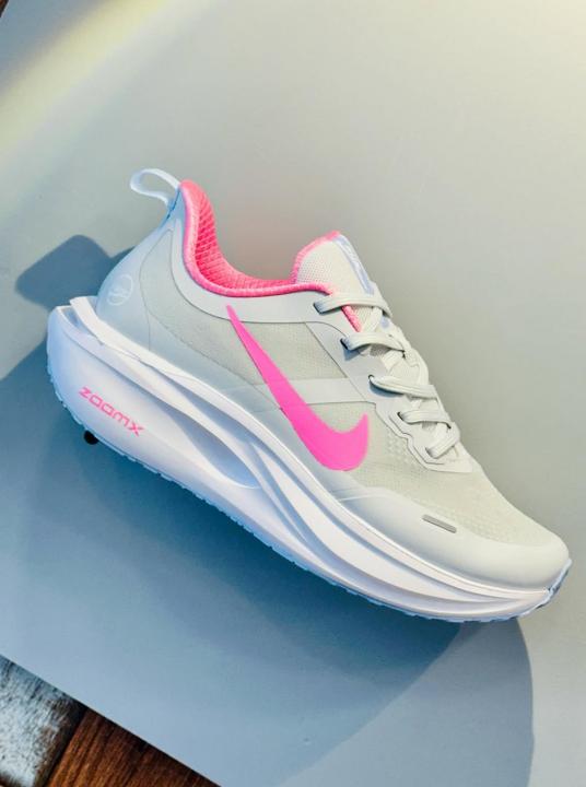 Nik.e Zoom X Running Grey Pink smiley