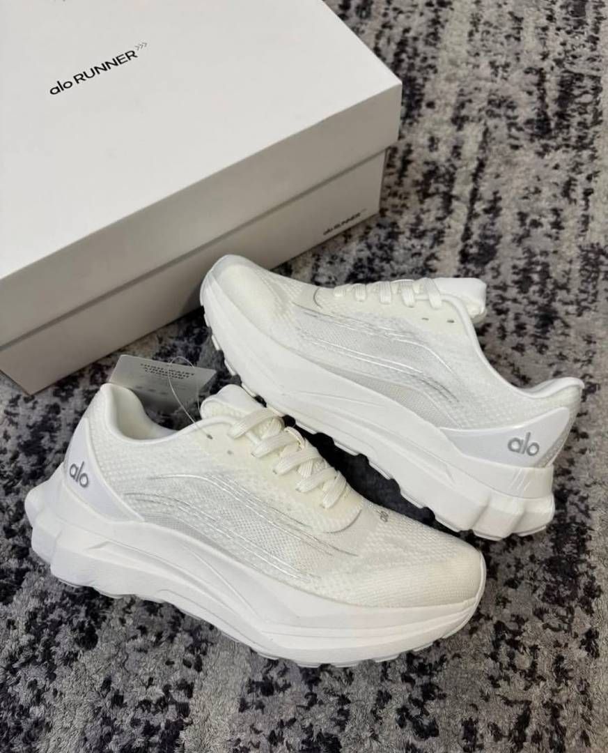 ALO YOGA RUNNER TRIPLE WHITE