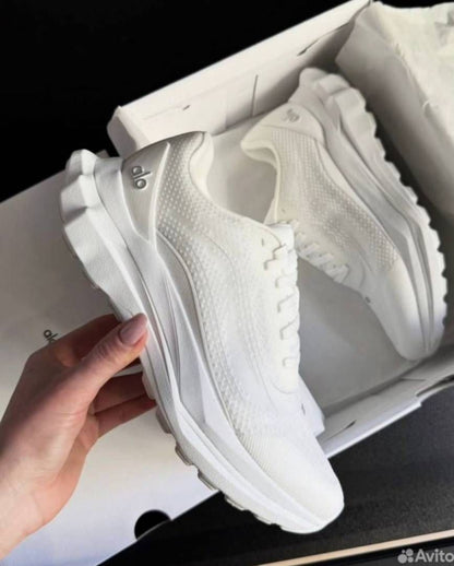 ALO YOGA RUNNER TRIPLE WHITE