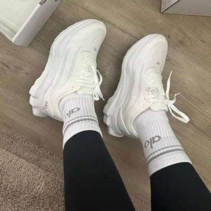ALO YOGA RUNNER TRIPLE WHITE