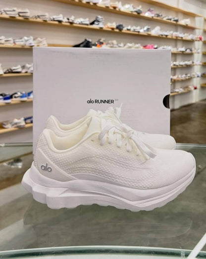 ALO YOGA RUNNER TRIPLE WHITE
