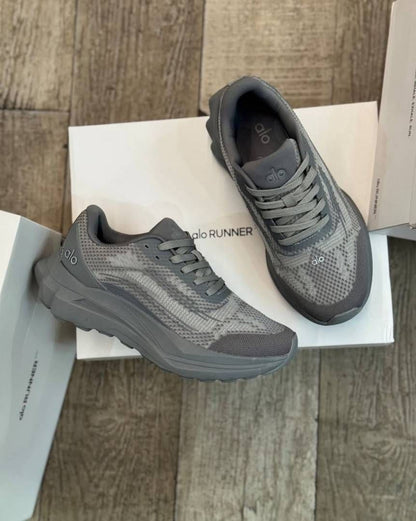 ALO YOGA RUNNER GREY