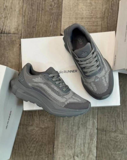 ALO YOGA RUNNER GREY