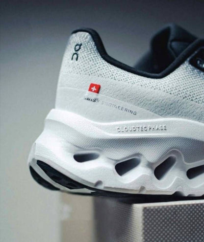 ON CLOUD Running TILT 2 0 BLACK IVORY