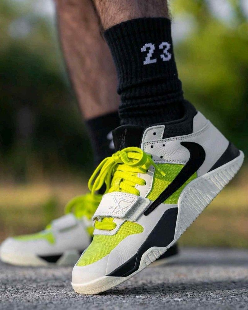 NIK  travis scott x jordan jumpman jack trainer bright cactus