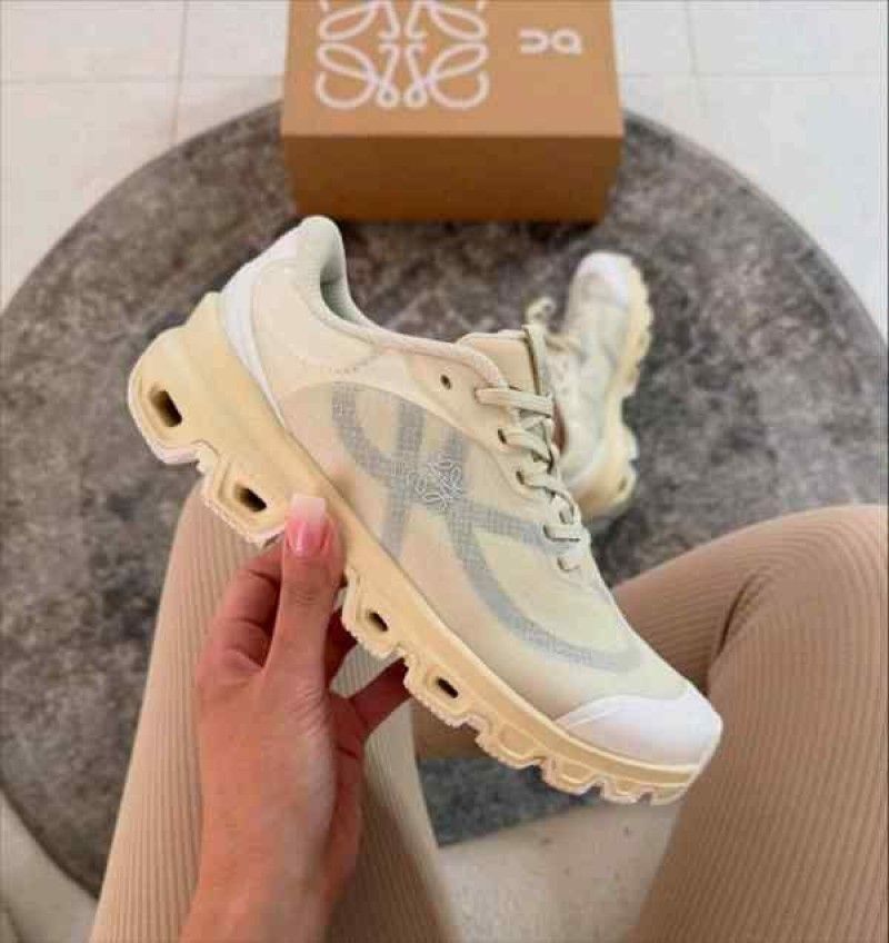 ON RUNNING CLOUD VENTURE X LOEWE EGG SHELL