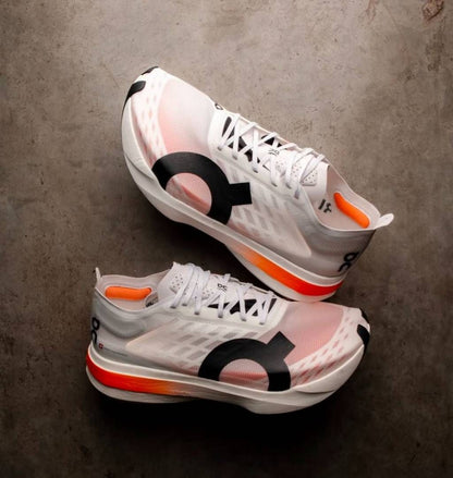 ON  Running cloud boom STRIKE WHITE ORANGE