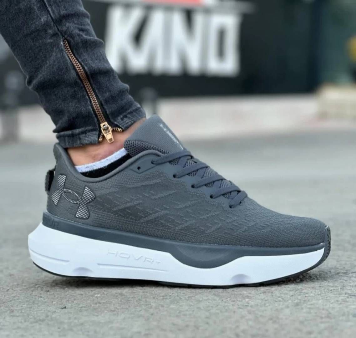 UNDERR ARMOUR INFINITE BLACK