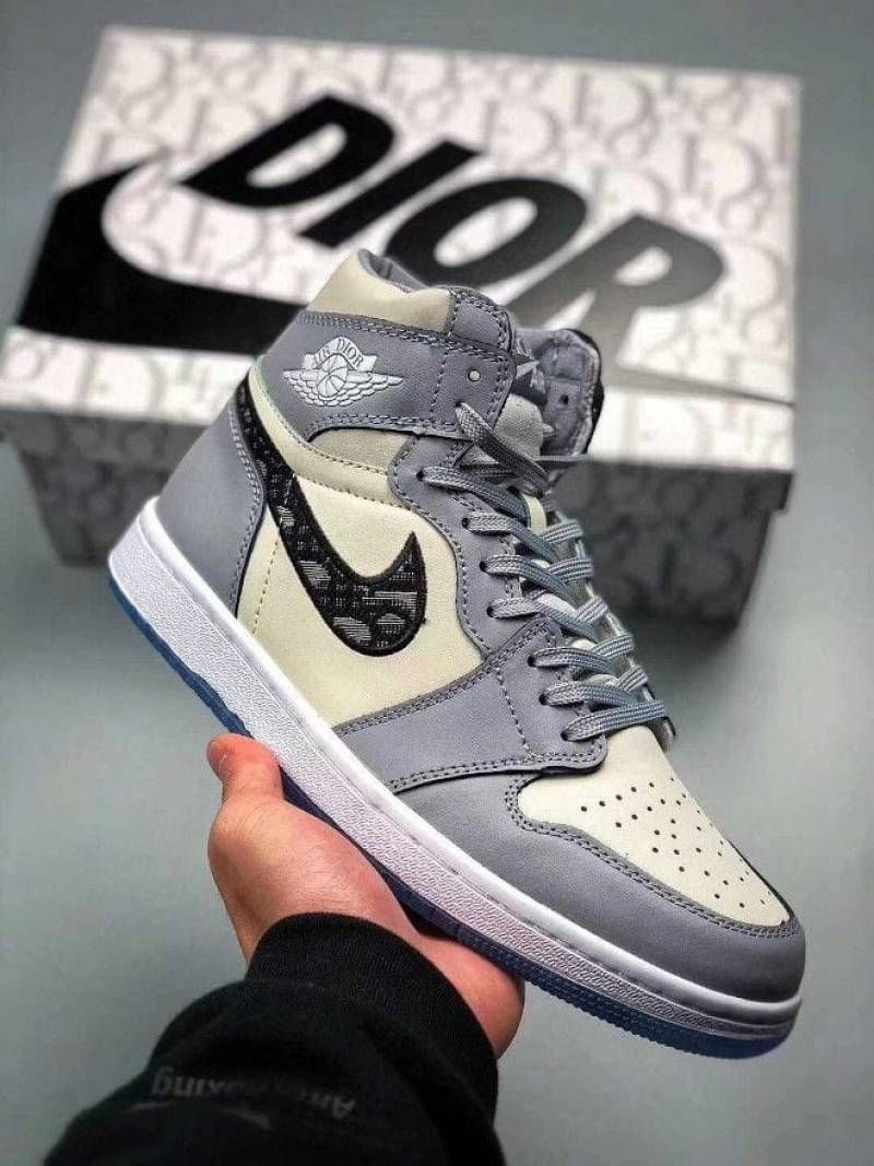 NIK AIR JORDAN RETRO 1 X DIo ii.R HIGH SEMI UA