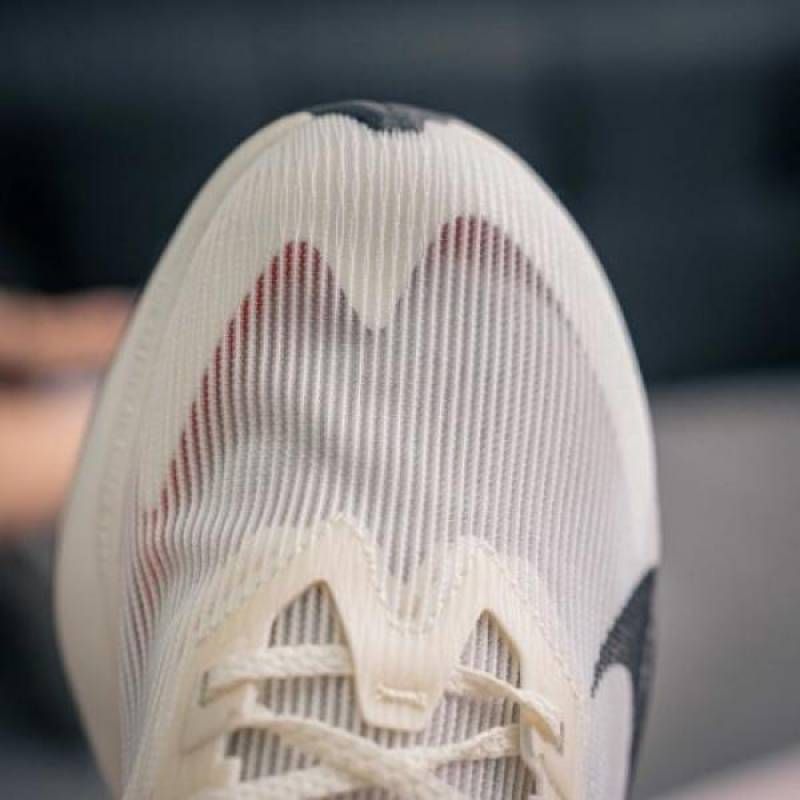 Nikkee Air zoom Vaporfly Next 4 cream black
