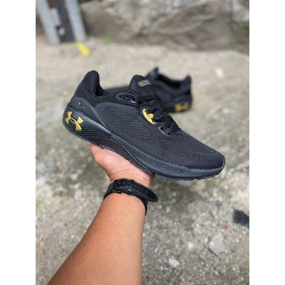 UNDERR ARMOUR hovr machina 3