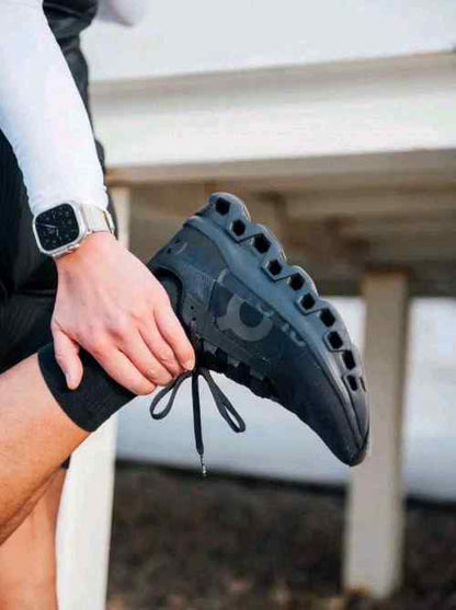 ON Running CloudMonster all Black Sneaker