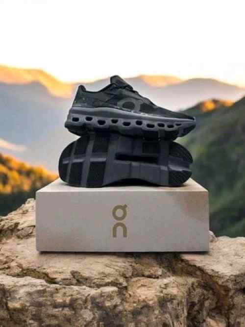 ON Running CloudMonster all Black Sneaker