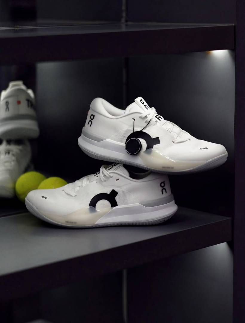 ON RUNNING THE ROGER PRO 3 WHITE GREY