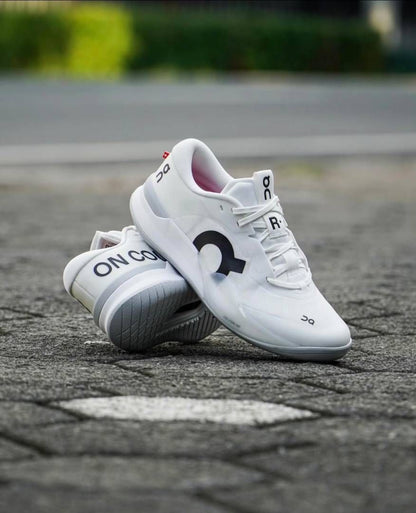 ON RUNNING THE ROGER PRO 3 WHITE GREY