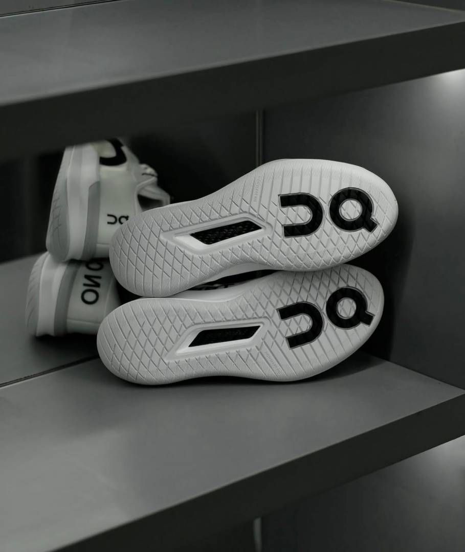 ON RUNNING THE ROGER PRO 3 WHITE GREY