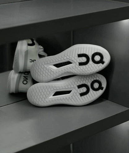 ON RUNNING THE ROGER PRO 3 WHITE GREY