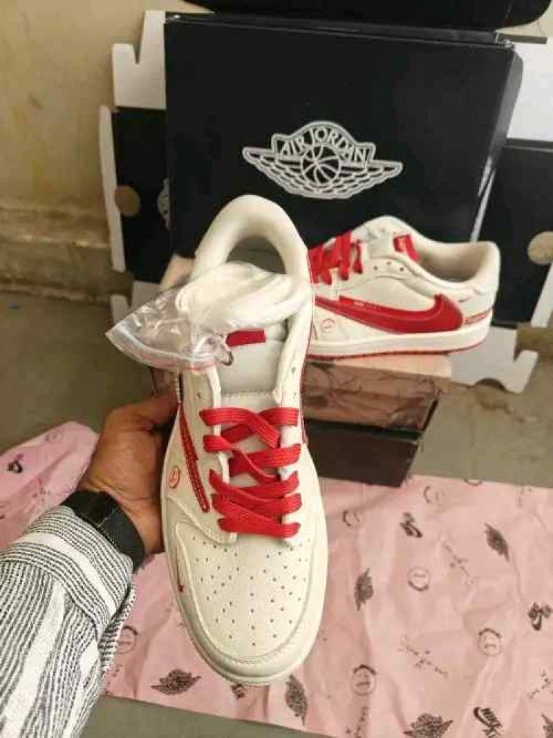 Traviss Scott x Nikkee Air Jordan 1 Low x Supremee