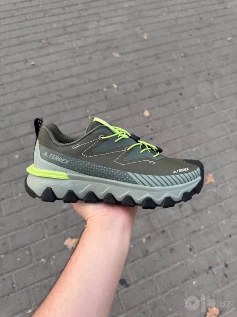 ADIDDAS TERREX HIKING OLIVE GREEN