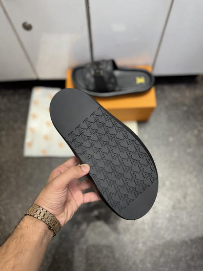 LOUI.S VUITTON LV LOGO PREMIUM SLIDE BLACK GREY 008