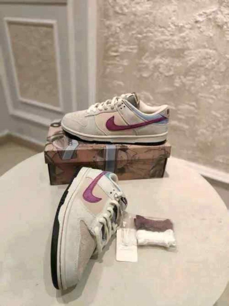 NIKkEE SB DUNK LOW X OTOMO KATSUHIRO STEAMBOY