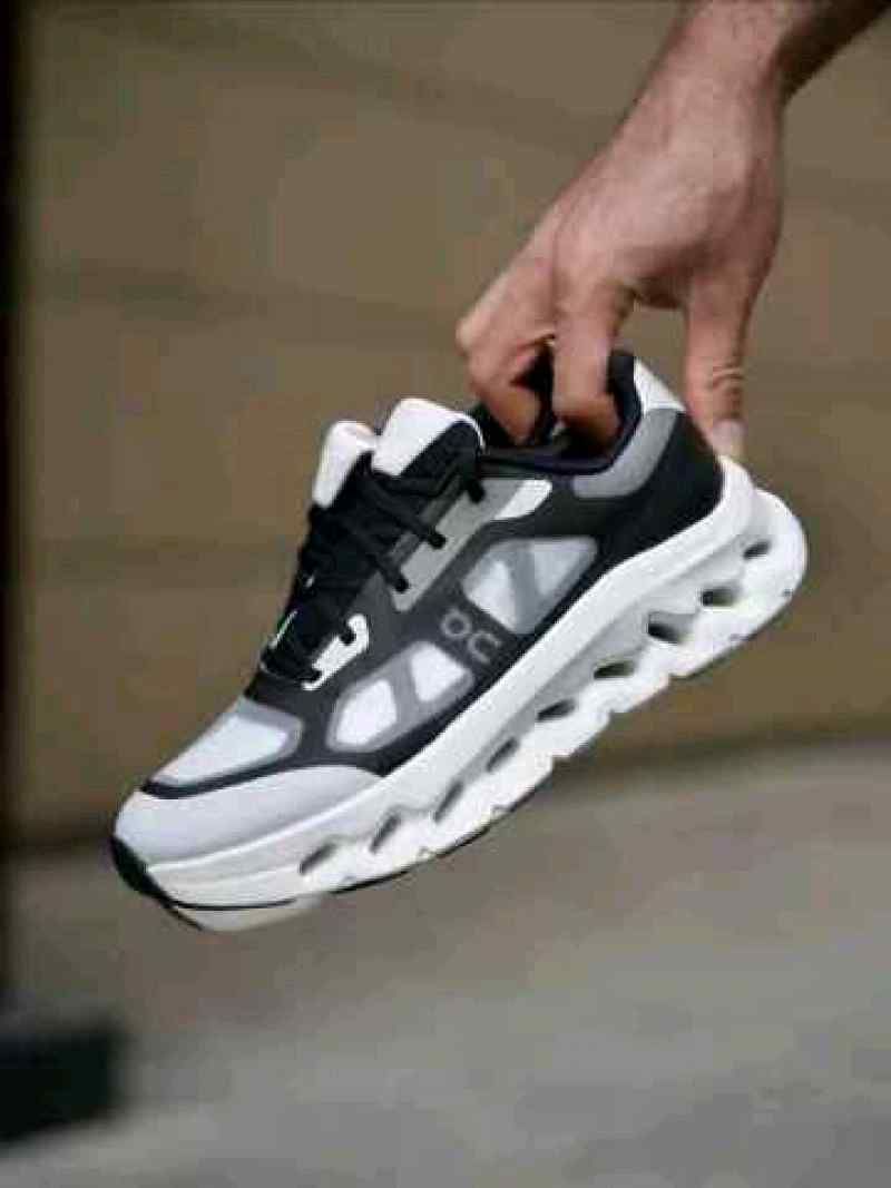 On Cloud tilt Running Remix Black Ivory