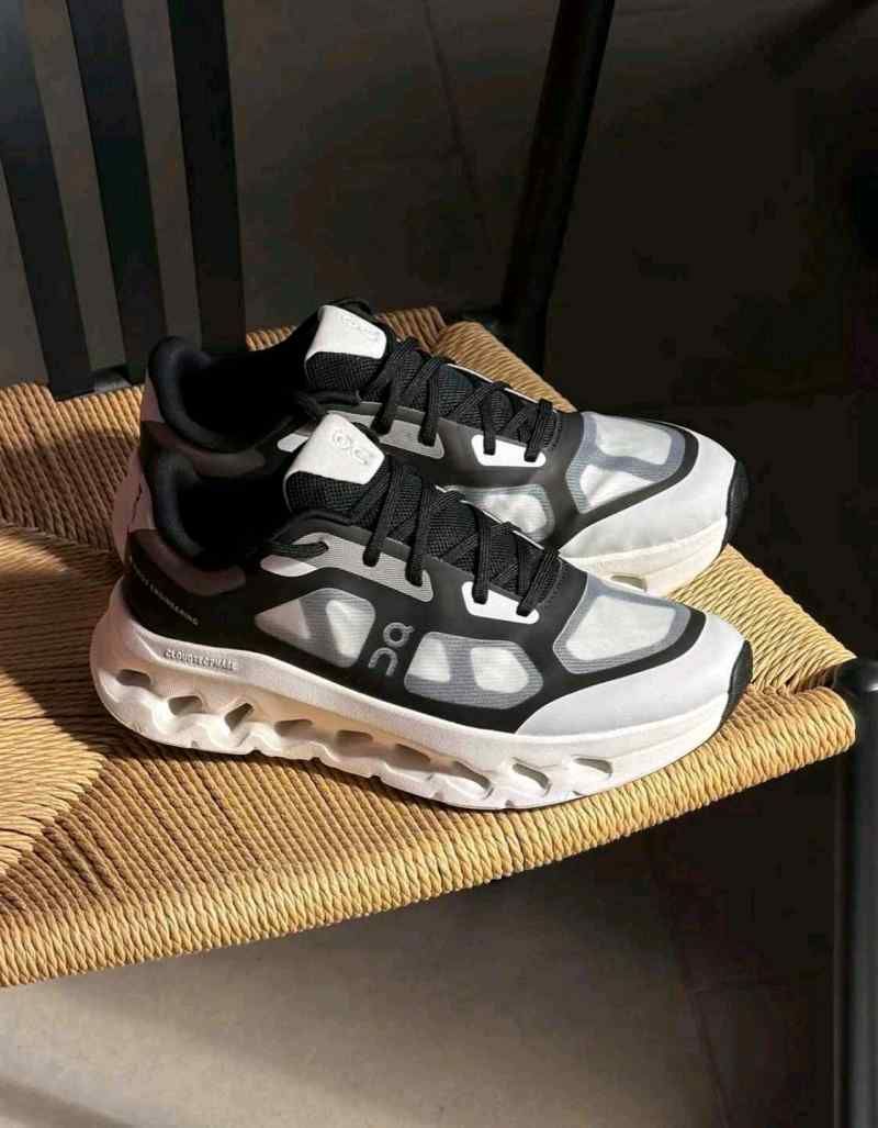 On Cloud tilt Running Remix Black Ivory
