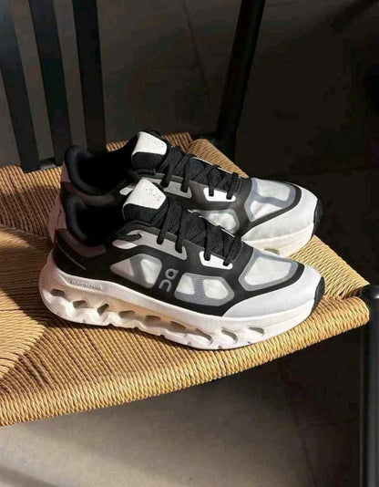 On Cloud tilt Running Remix Black Ivory