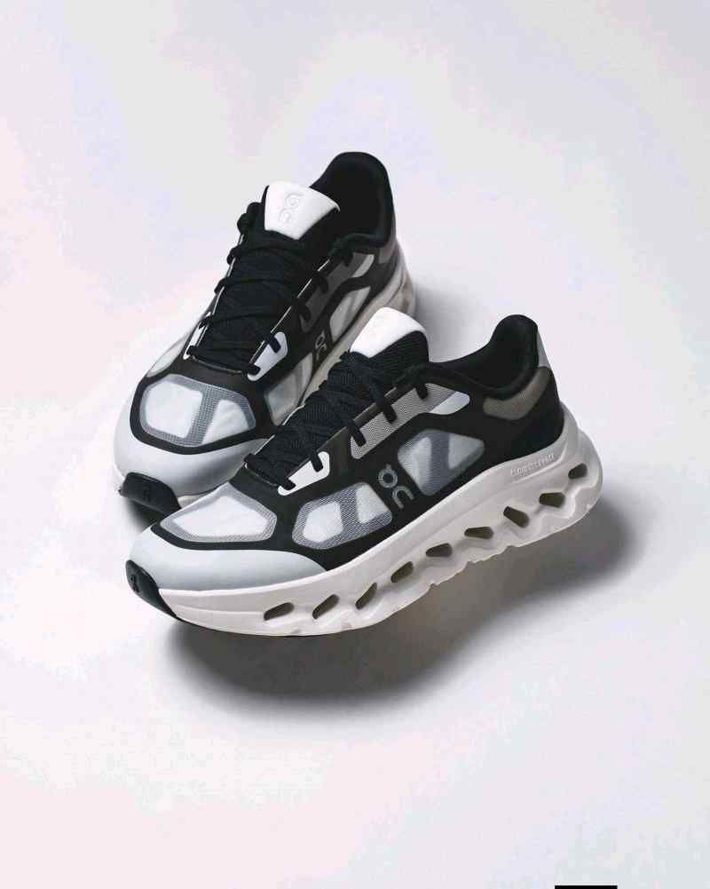 On Cloud tilt Running Remix Black Ivory