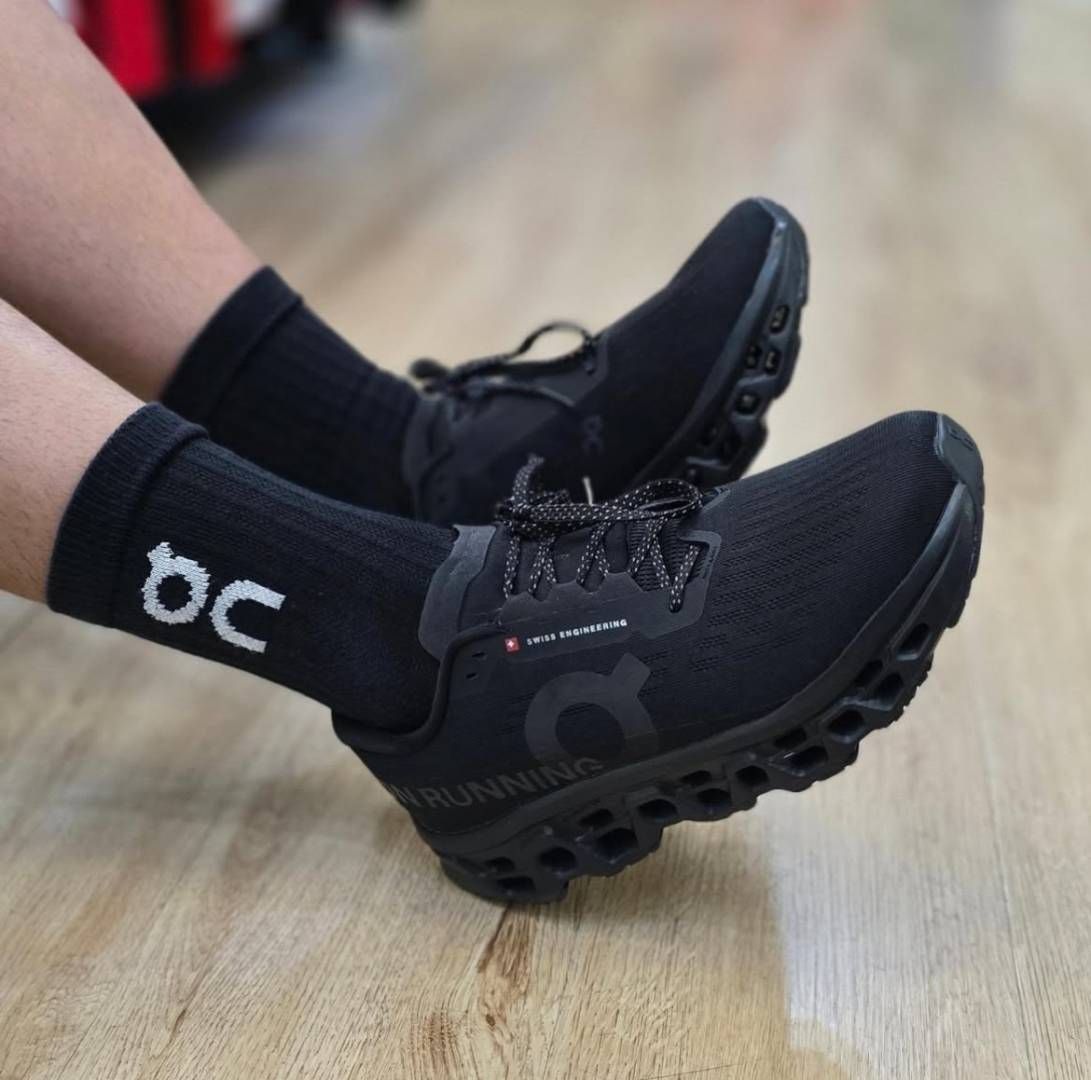 On Cloudmonster 3  All black