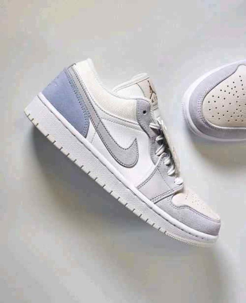 jordan retro 1 low PARIS