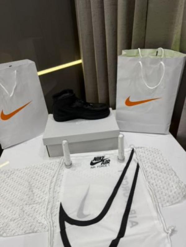Nik_e Airforce 1Mid First Leather UA With Bag Keychain bottle lace