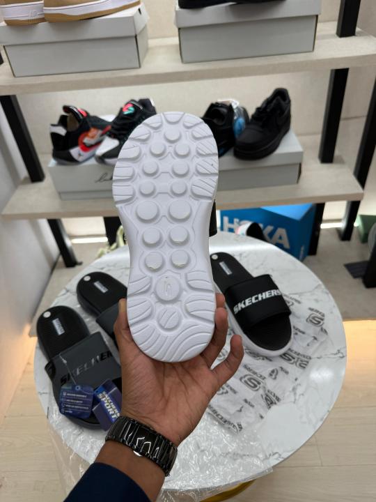 Skecher.s premium flip flop