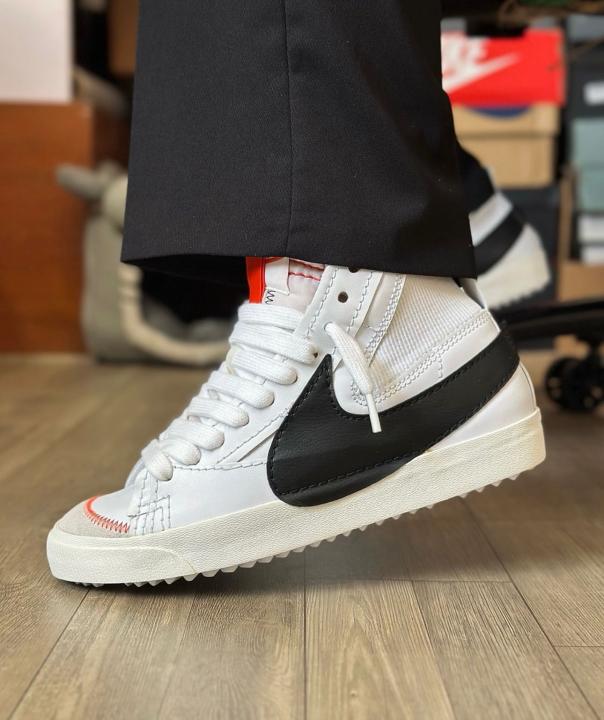 NIK.E BLAZER MID 77 VINTAGE WHITE BLACK