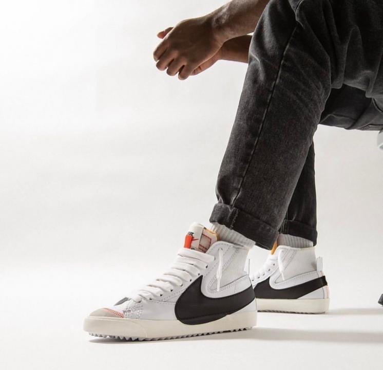 NIK.E BLAZER MID 77 VINTAGE WHITE BLACK