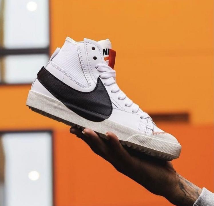 NIK.E BLAZER MID 77 VINTAGE WHITE BLACK